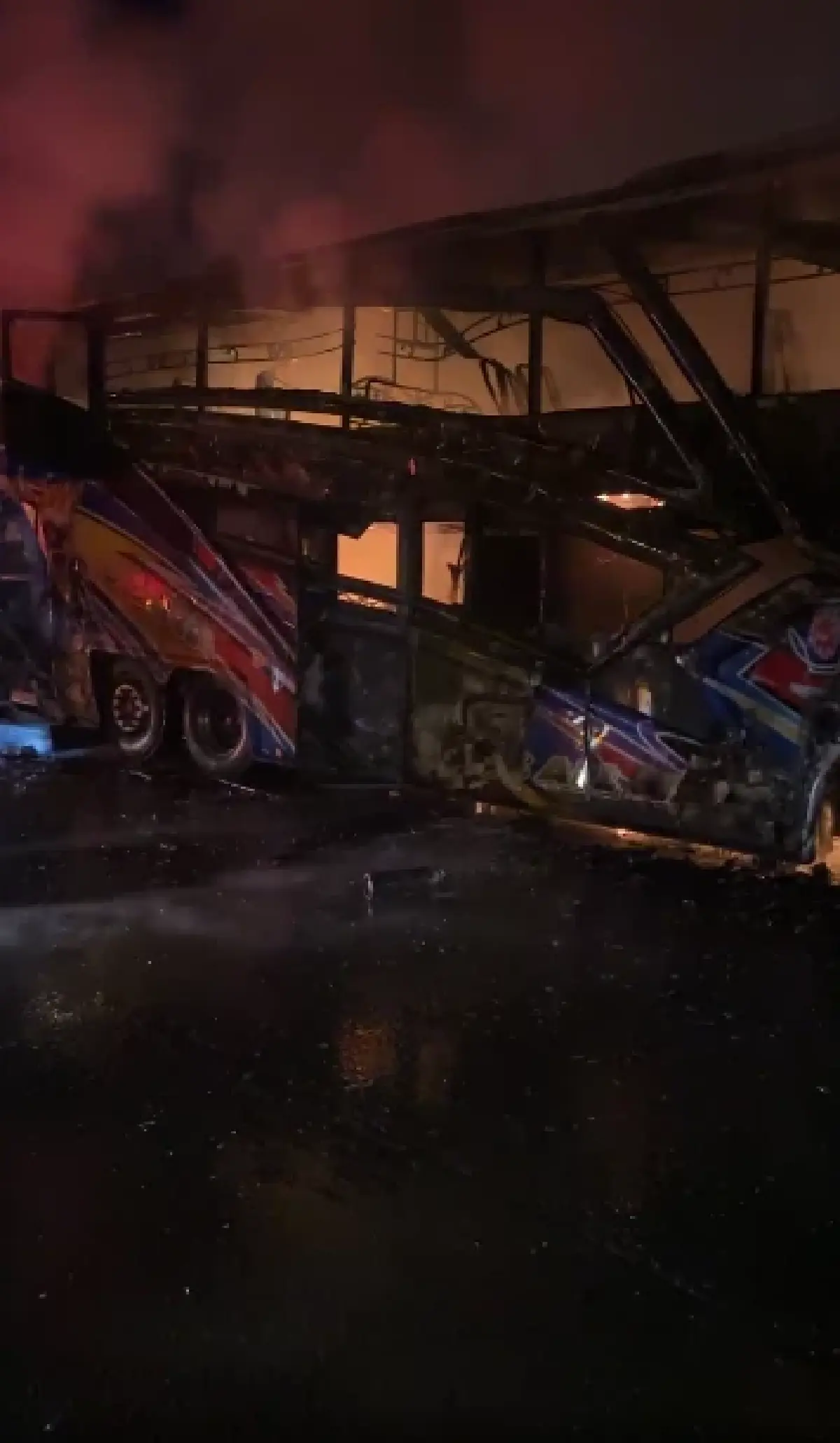 ด่วน! ไฟไหม้รถบัส วอดทั้งคัน ถนนสุขุมวิท (สายเก่า) จ.ฉะเชิงเทรา