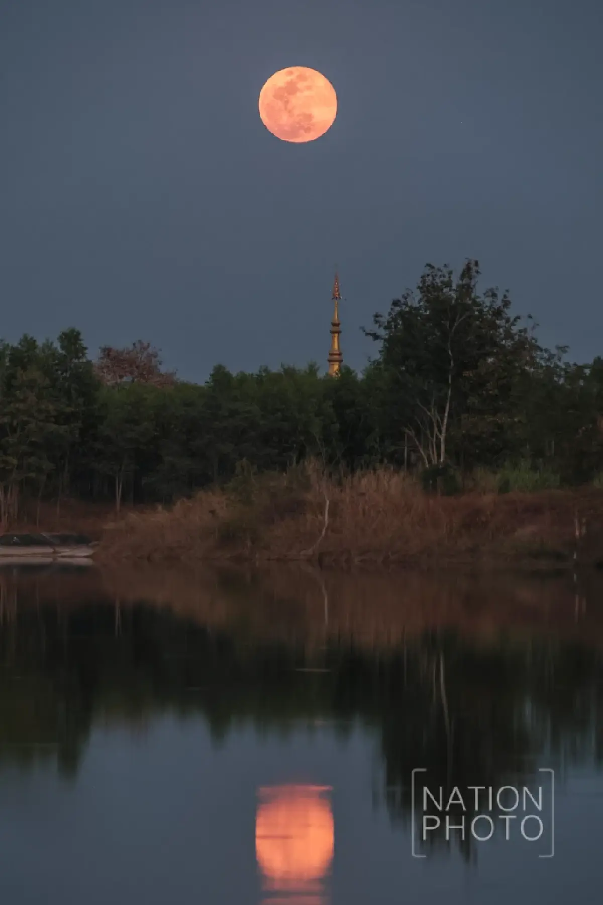 สว่างไสว 'ซูเปอร์วูล์ฟมูน' ดวงจันทร์เต็มดวงครั้งแรกของปี 2569