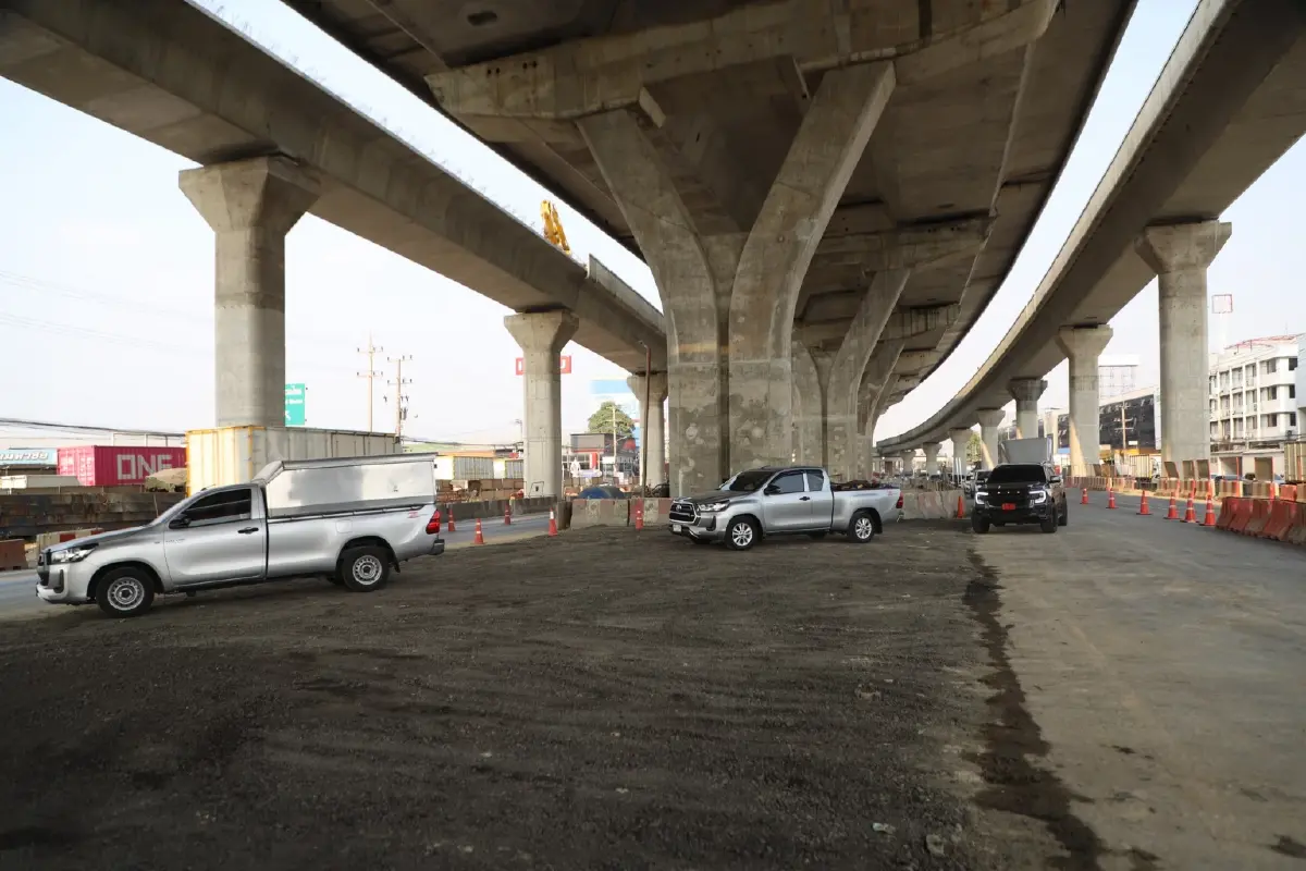 ผู้ใช้ทาง ดูเส้นทางใหม่ พระราม 2 เครนถล่ม ขาออกรถติด ขาเข้าชะลอตัว