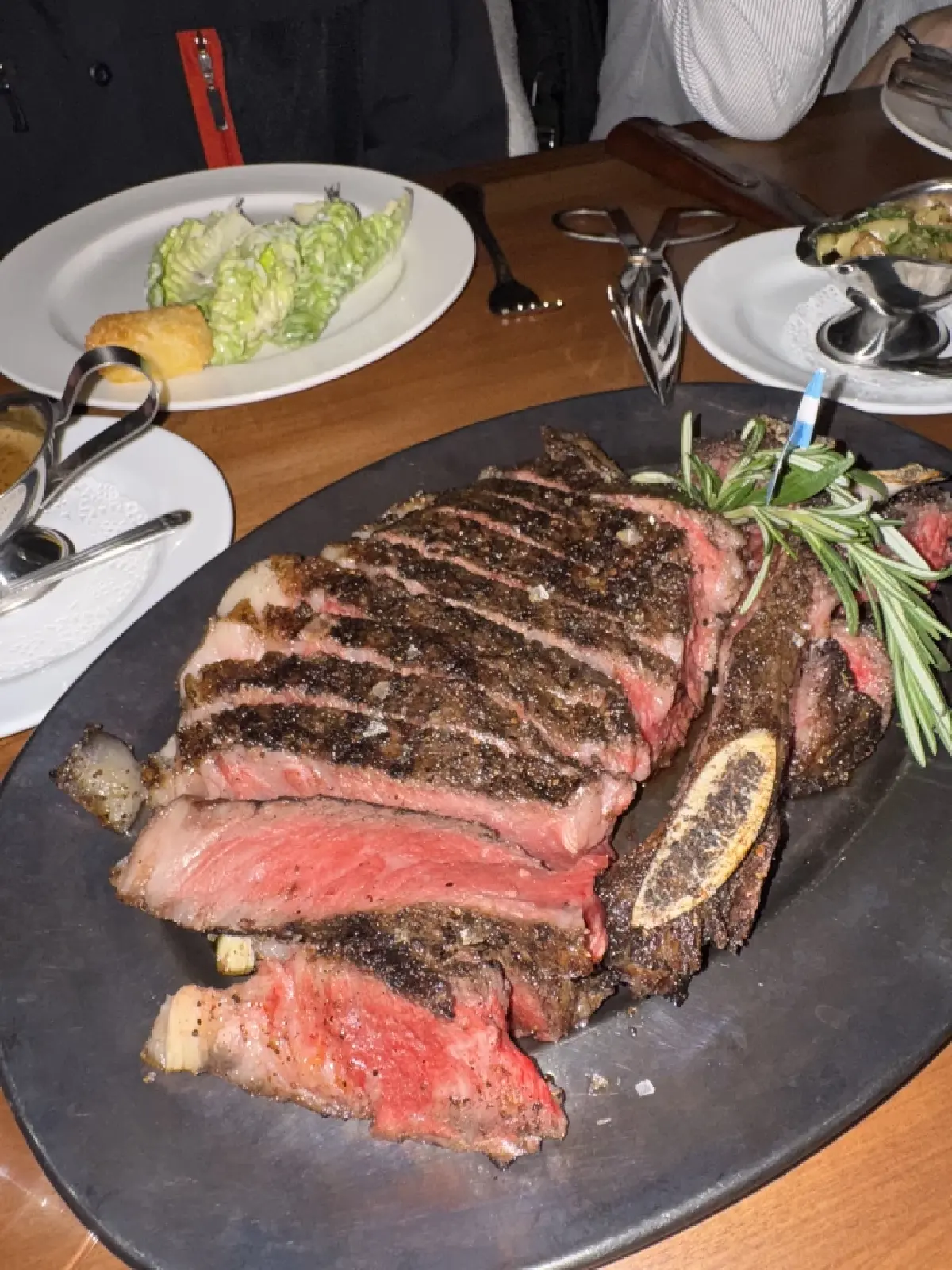 Quilombo สเต็กเฮาส์อาร์เจนตินาแท้ ในปราสาทหินกลางทองหล่อ