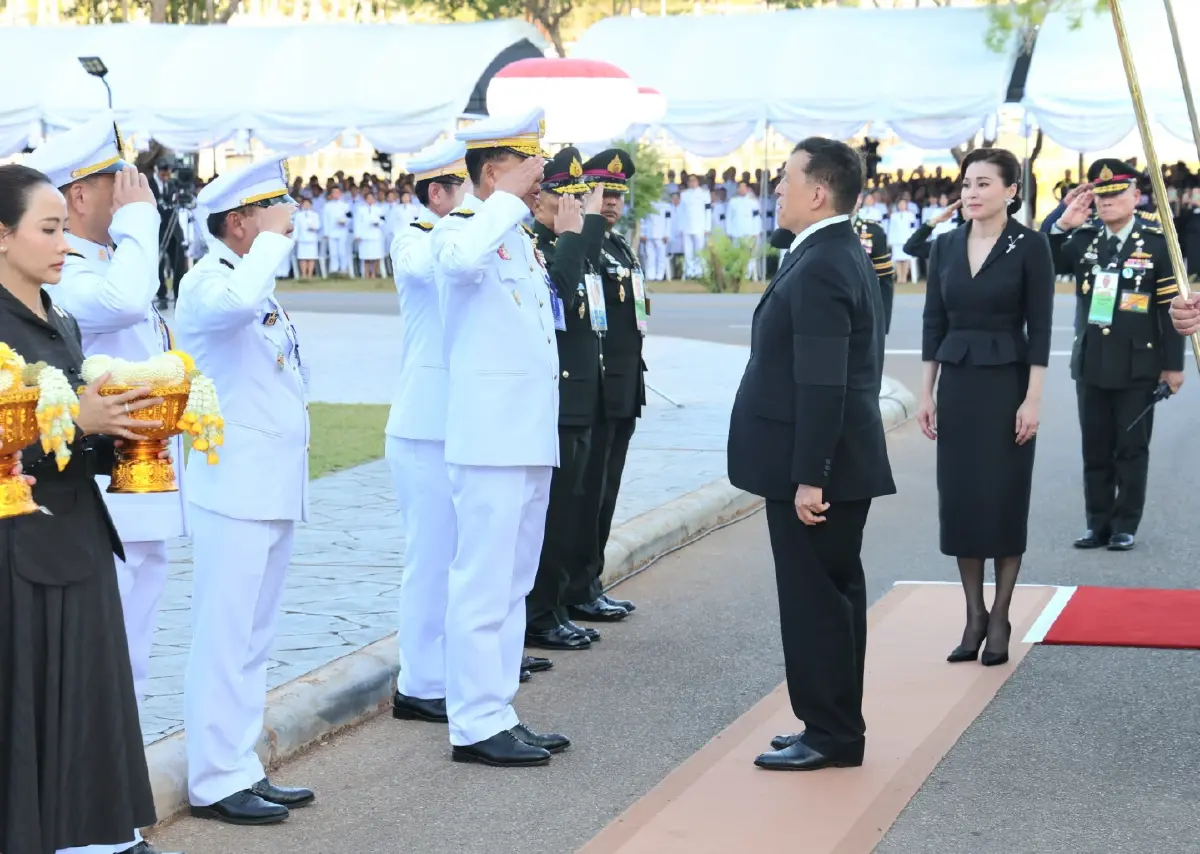 ในหลวง-พระราชินี ทรงเปิดสวนสุขภาพสราญจิต ณ เขื่อนวชิราลงกรณ
