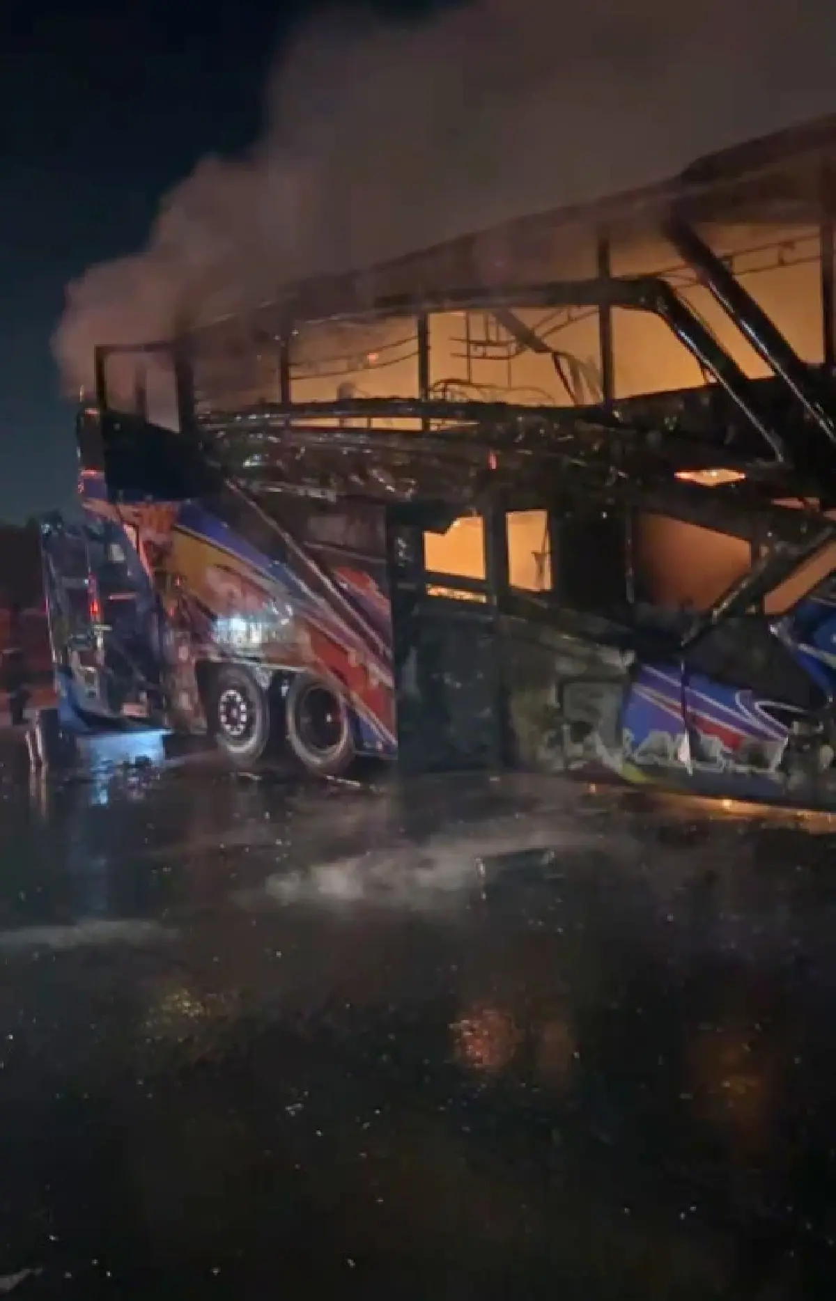 ด่วน! ไฟไหม้รถบัส วอดทั้งคัน ถนนสุขุมวิท (สายเก่า) จ.ฉะเชิงเทรา