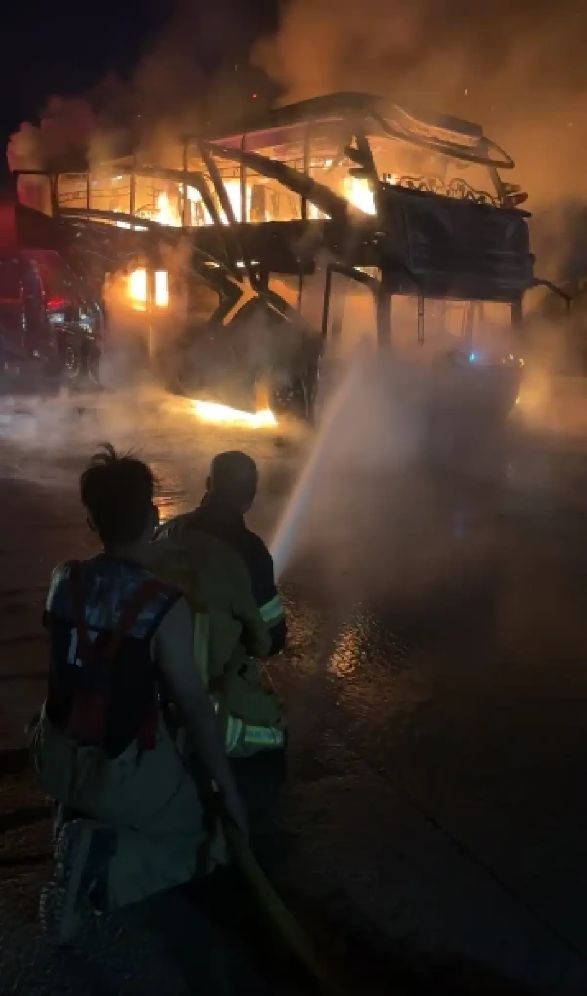 ด่วน! ไฟไหม้รถบัส วอดทั้งคัน ถนนสุขุมวิท (สายเก่า) จ.ฉะเชิงเทรา