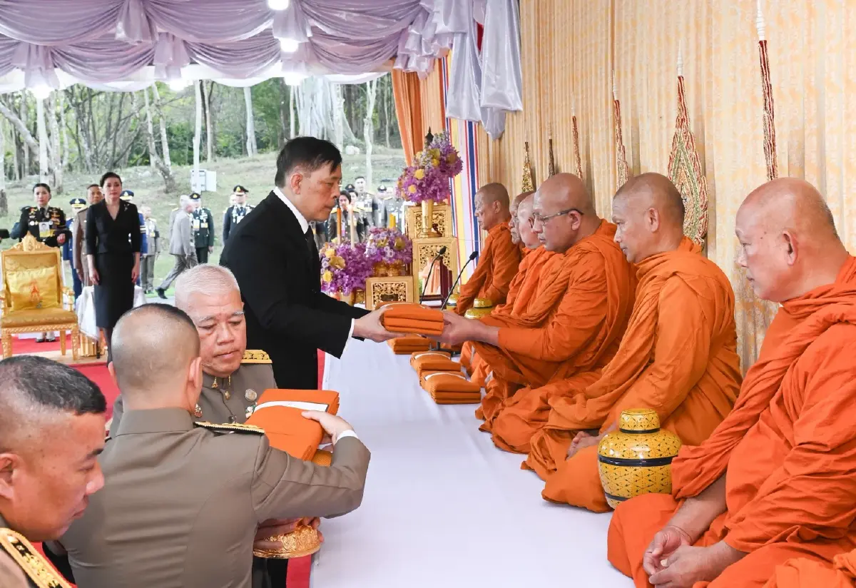 ในหลวง-พระราชินี ทรงเปิดสวนสุขภาพสราญจิต ณ เขื่อนวชิราลงกรณ