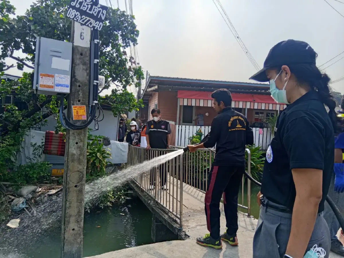 อพยพแล้ว สารเคมีรั่วไหล ตลาดคู่สร้าง สมุทรปราการ กลิ่นเหม็น แสบคอ