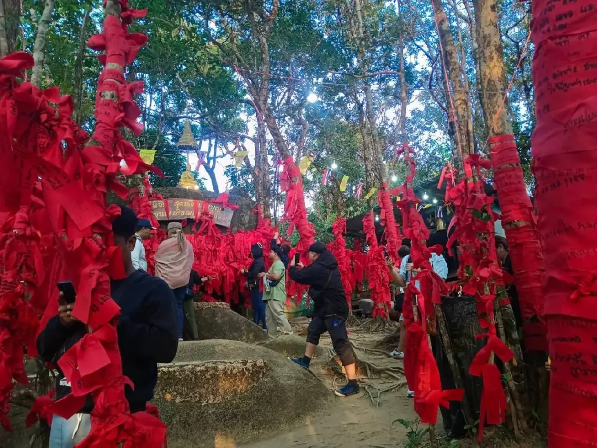 สายศรัทธาหลั่งไหล แห่นมัสการรอยพระพุทธบาทเขาคิชฌกูฏ ประจำปี 2569