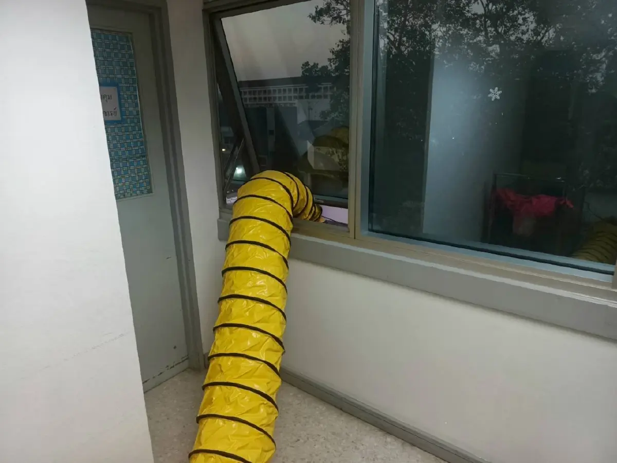 ด่วน! ไฟไหม้อาคาร ย่านสามเสน แขวงวชิรพยาบาล ควันพวยพุ่งหนาแน่น