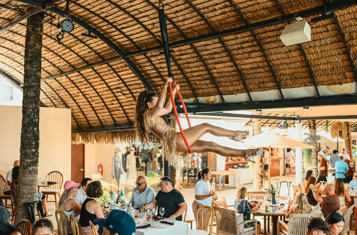 La Dolce Vita Sunday ยกบรรยากาศ ‘กรีซ’ สู่ หาดบางเทา ภูเก็ต