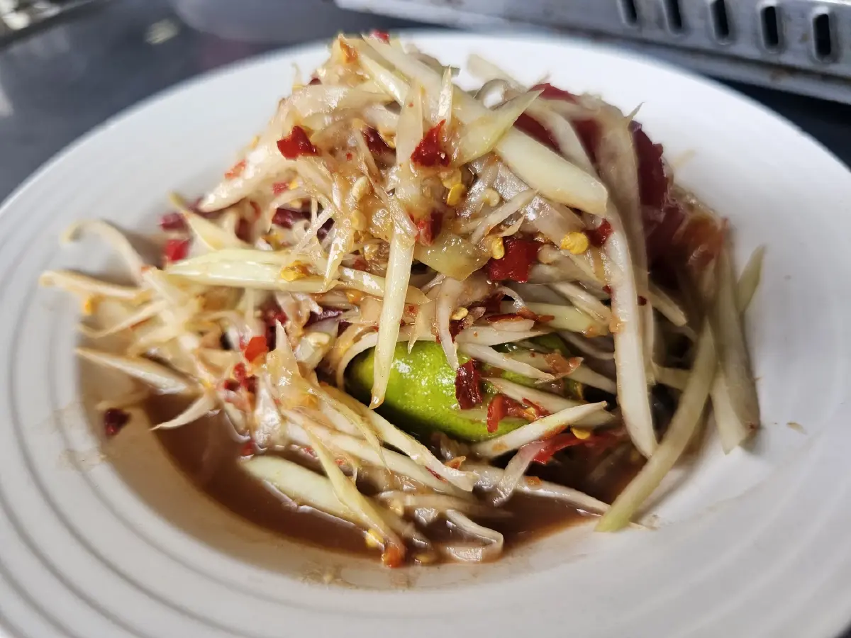 อุบลแจ่วฮ้อน หม้อไฟอีสานแท้ น้ำซุปเผ็ดร้อน รสเด็ด ขายมา 40 ปี