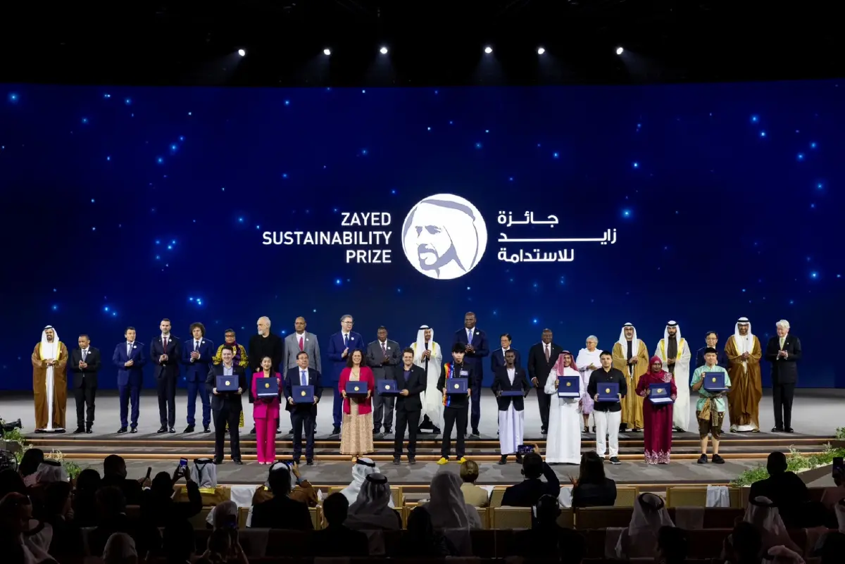 'สิทธิ์ศกร จันทร์ตระกูล' นำทีมคว้ารางวัล Zayed Sustainability Prize 2026 ข้าวคาร์บอนต่ำ