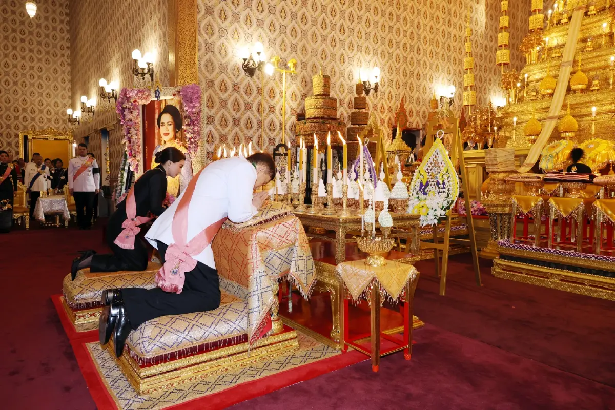 ในหลวง-พระราชินี ทรงบำเพ็ญพระราชกุศลสตมวาร ถวายพระบรมศพ สมเด็จพระพันปีหลวง