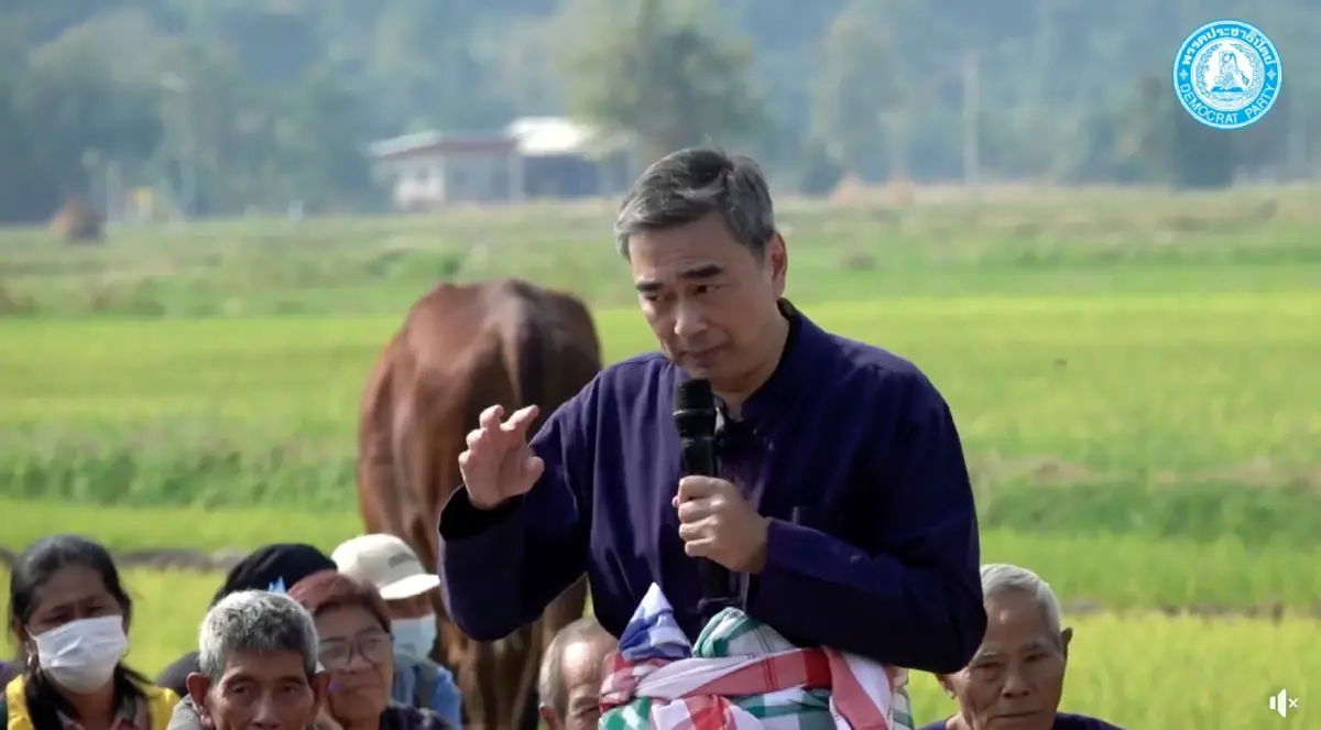 'อภิสิทธิ์' ปราศรัยกลางนา ย้ำอย่าขายเสียง เสี่ยงสูญเสียโอกาส