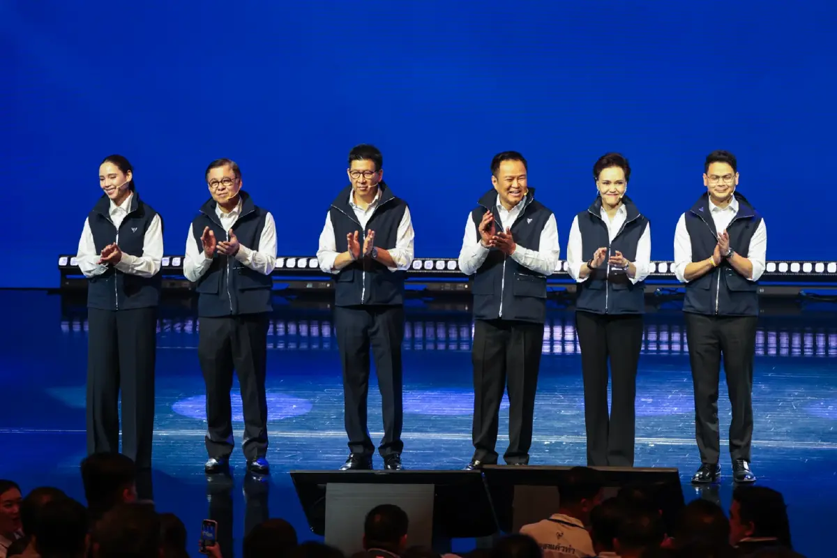 ‘2 ก๊ก’โหมกระแส‘ทีมบริหาร’ - ‘ส้ม-น้ำเงิน’ตีคู่ โชว์ว่าที่รมต.