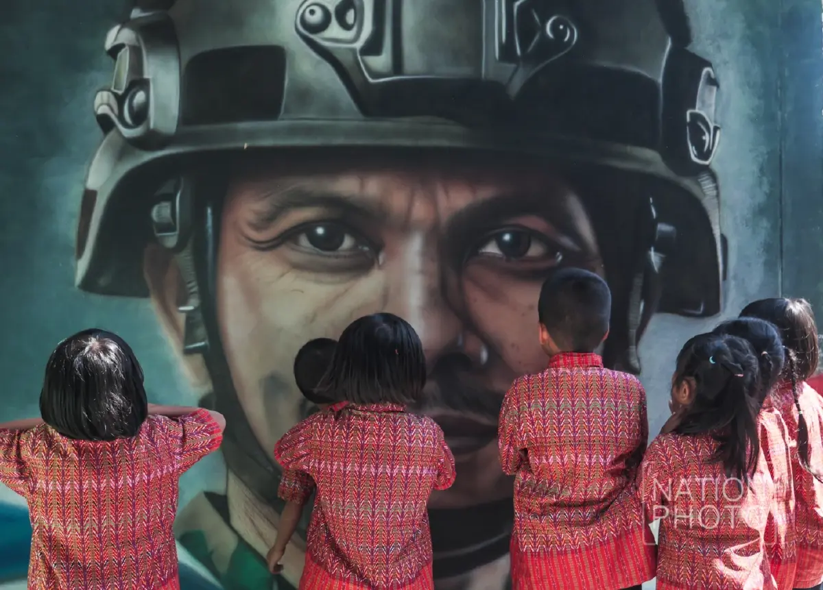 ตบหน้าด้วยความจริง! ตอบโต้ทางศิลปะ 'ย่าอุ้มหลาน - 46 ทหารกล้า'