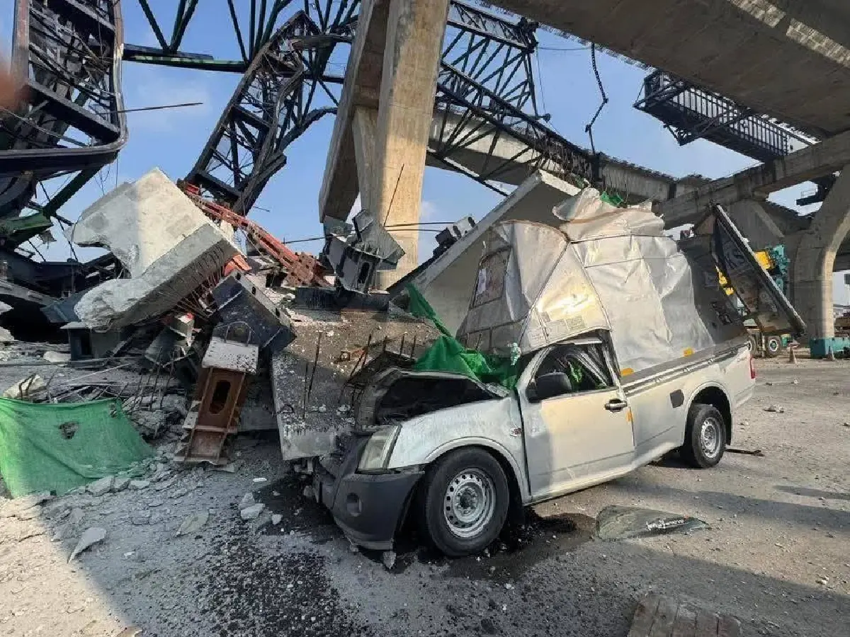 เปิดคลิป เสี่ยงเป็นเสี่ยงตาย เครนถล่มถนนพระราม 2 รอดตายหวุดหวิด