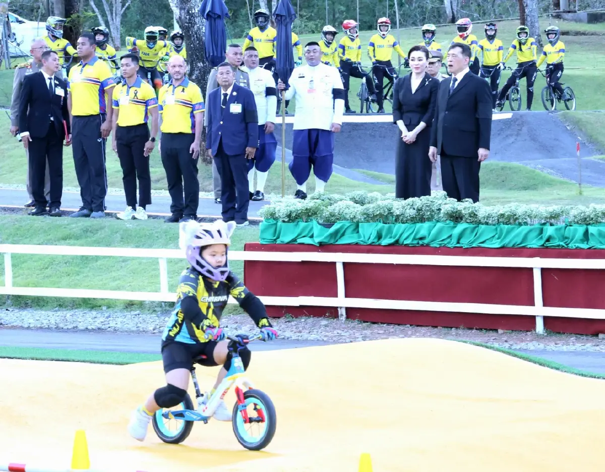 ในหลวง-พระราชินี ทรงเปิดสวนสุขภาพสราญจิต ณ เขื่อนวชิราลงกรณ