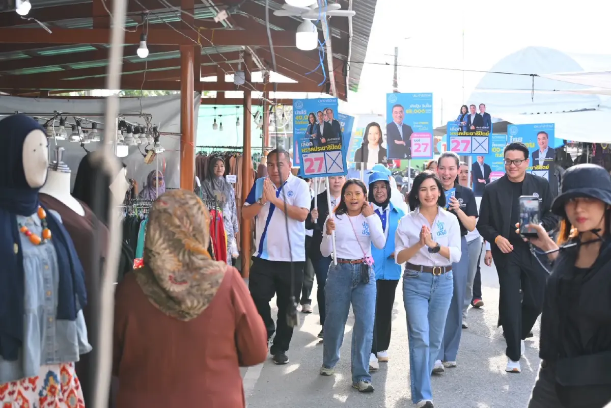 'การดี-สกลธี' นำทีมปชป.กทม.ลงพื้นที่ ชูแก้ปากท้องคนกรุง 'ไทยหายจน'