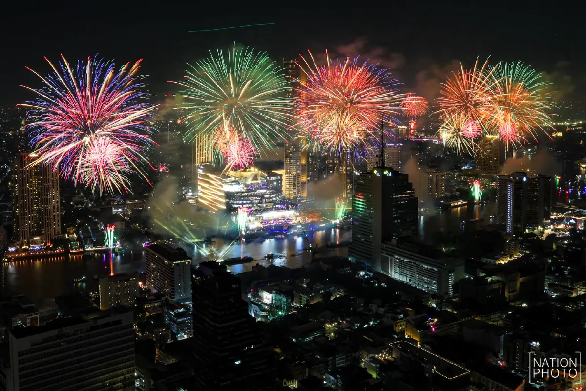 สวัสดีปีใหม่ 2569 ภาพชุด พลุปีใหม่ โค้งน้ำเจ้าพระยา เคาท์ดาวน์ 2026