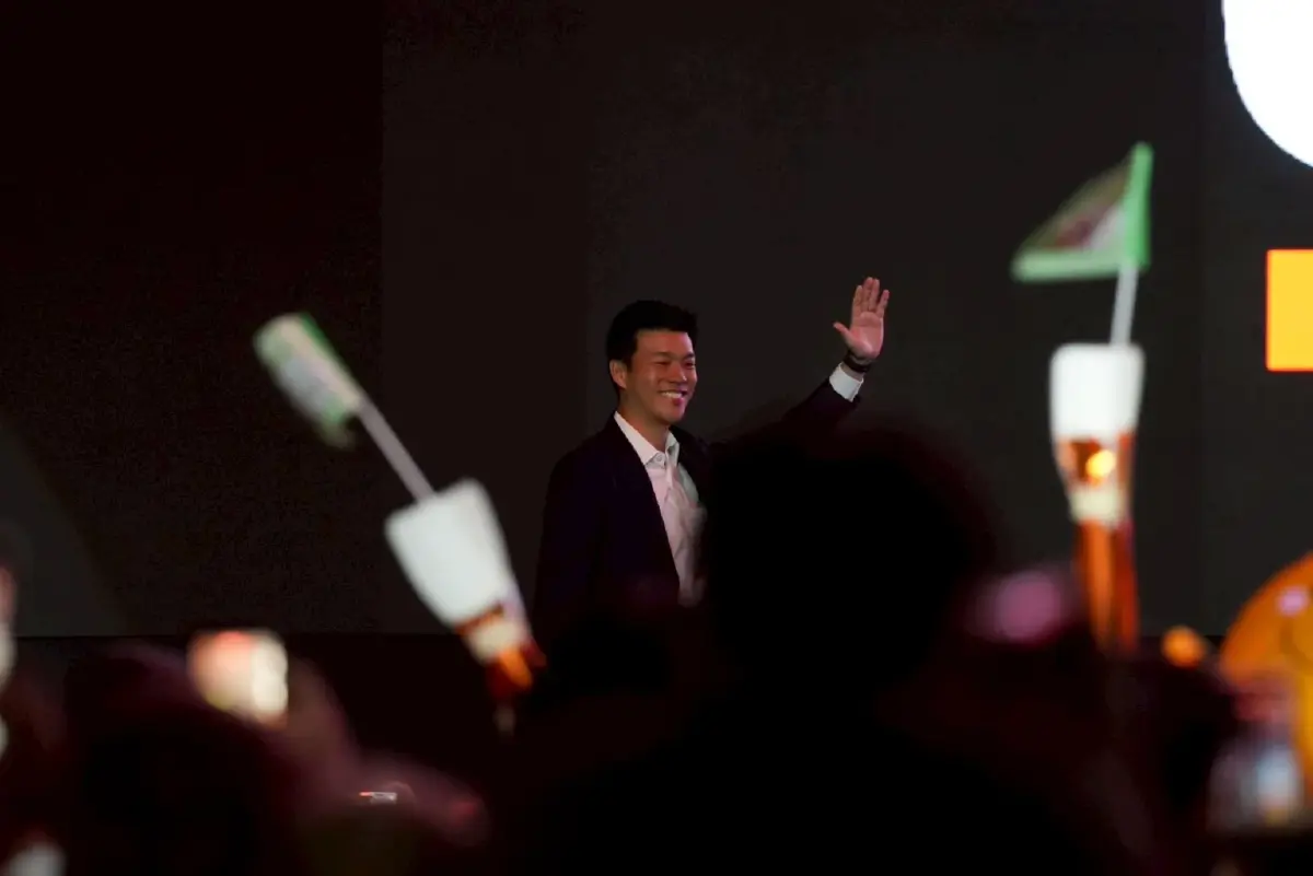 'ณัฐพงษ์' ลั่นตั้ง 'รัฐบาลประชาชน'  ชู4รองนายกฯ 'พิจารณ์-วีระยุทธ-เดชรัต-ศิริกัญญา'