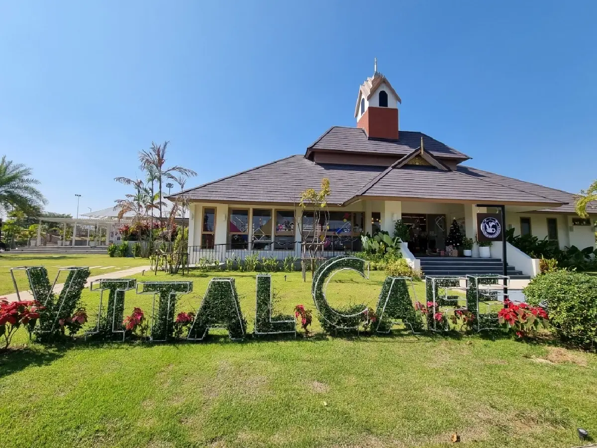 ‘Vital Café’ พักจิบกาแฟฝีมือบาริสต้าวัยคลาสสิกที่ลำปางเกตเวย์