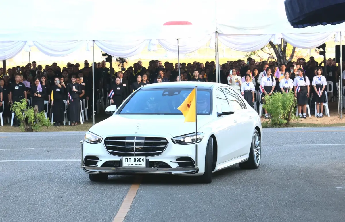 ในหลวง-พระราชินี ทรงเปิดสวนสุขภาพสราญจิต ณ เขื่อนวชิราลงกรณ