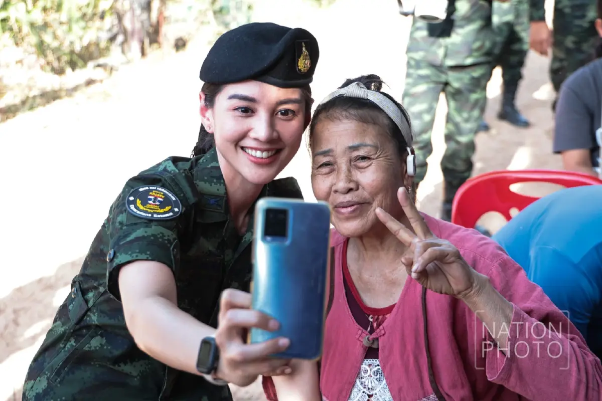 ผช.ทูตทหาร 10 ประเทศ ลงพื้นที่ผามออีแดง เยี่ยมบ้านถูกระเบิด