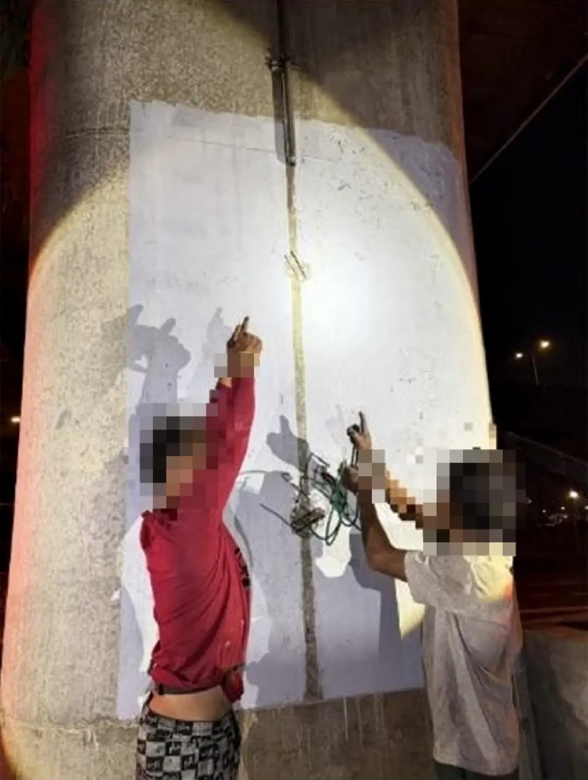 จับแพ็คคู่ 'โจรลักตัดสายไฟ' กทม. เตือนโทษหนัก คุกสูงสุด 7 ปี - ปรับ 1.4 แสน