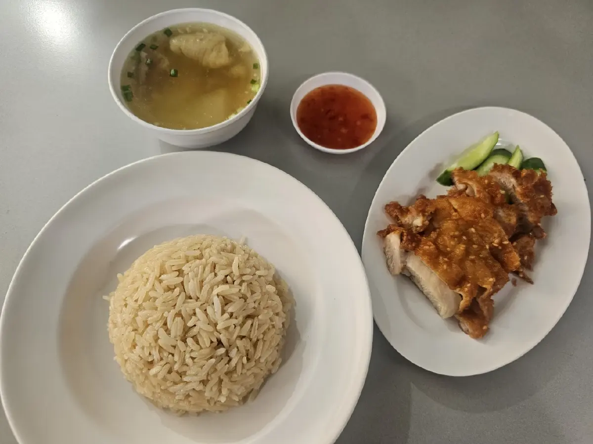 ‘โกวกอล์ฟ ข้าวมันไก่สิงคโปร์’ ข้าวนุ่ม หอม มัน 'น้ำจิ้มรสเด็ด'