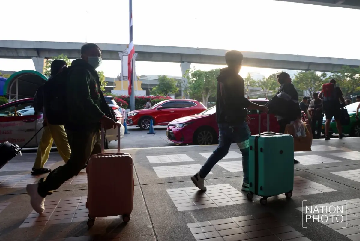 คนเยอะ หมอชิต 2 ประชาชนแห่กลับเข้ากรุงเทพ หลังกลับบ้านปีใหม่ 2569