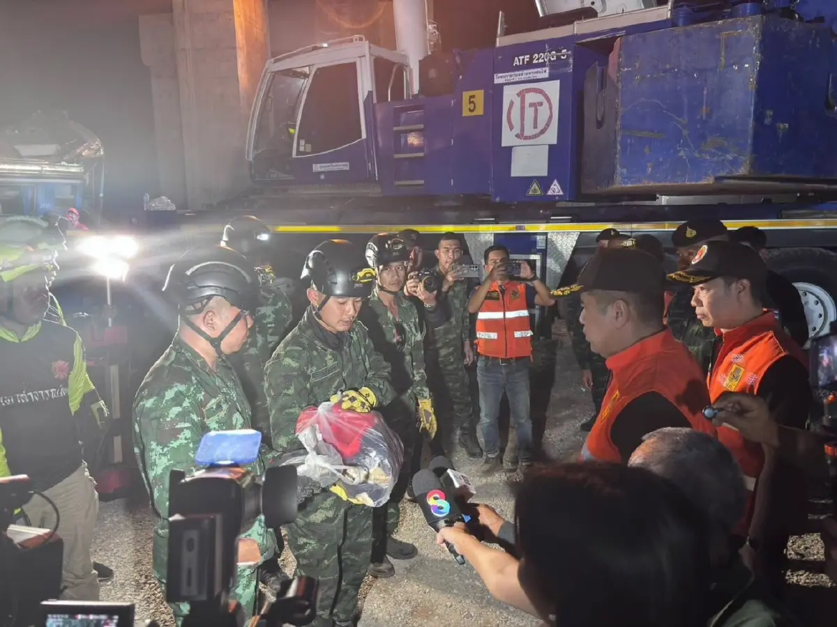 สรุปยอด เครนถล่มทับรถไฟสีคิ้ว ดับ 32 ศพ - ปิดศูนย์ปฏิบัติการฯ ค้นหา