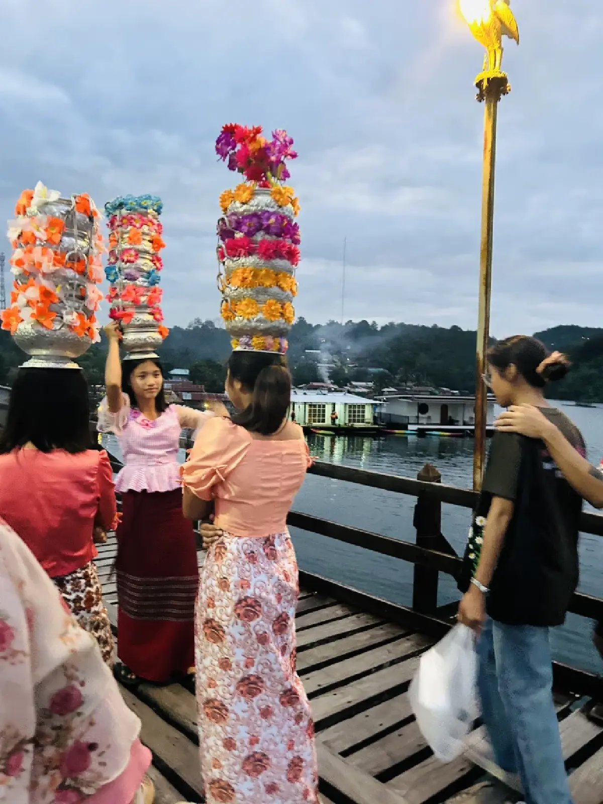 ชวนเที่ยว 'สังขละบุรี' เมืองสามหมอก ดินแดนสามวัฒนธรรม