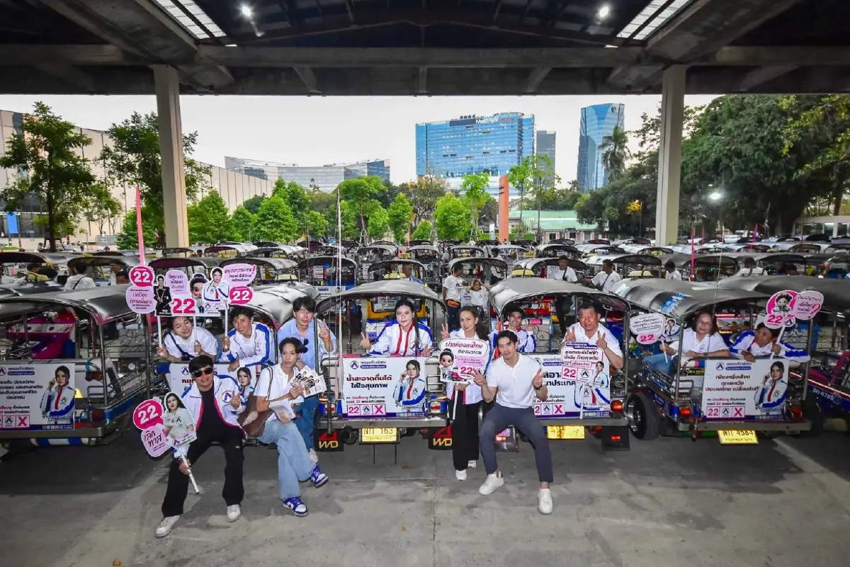 'ก้าวอิสระ'เคลื่อนขบวนรถตุ๊กตุ๊ก อ้อนกาเบอร์ 22 คืนลมหายใจสะอาดคนกรุง