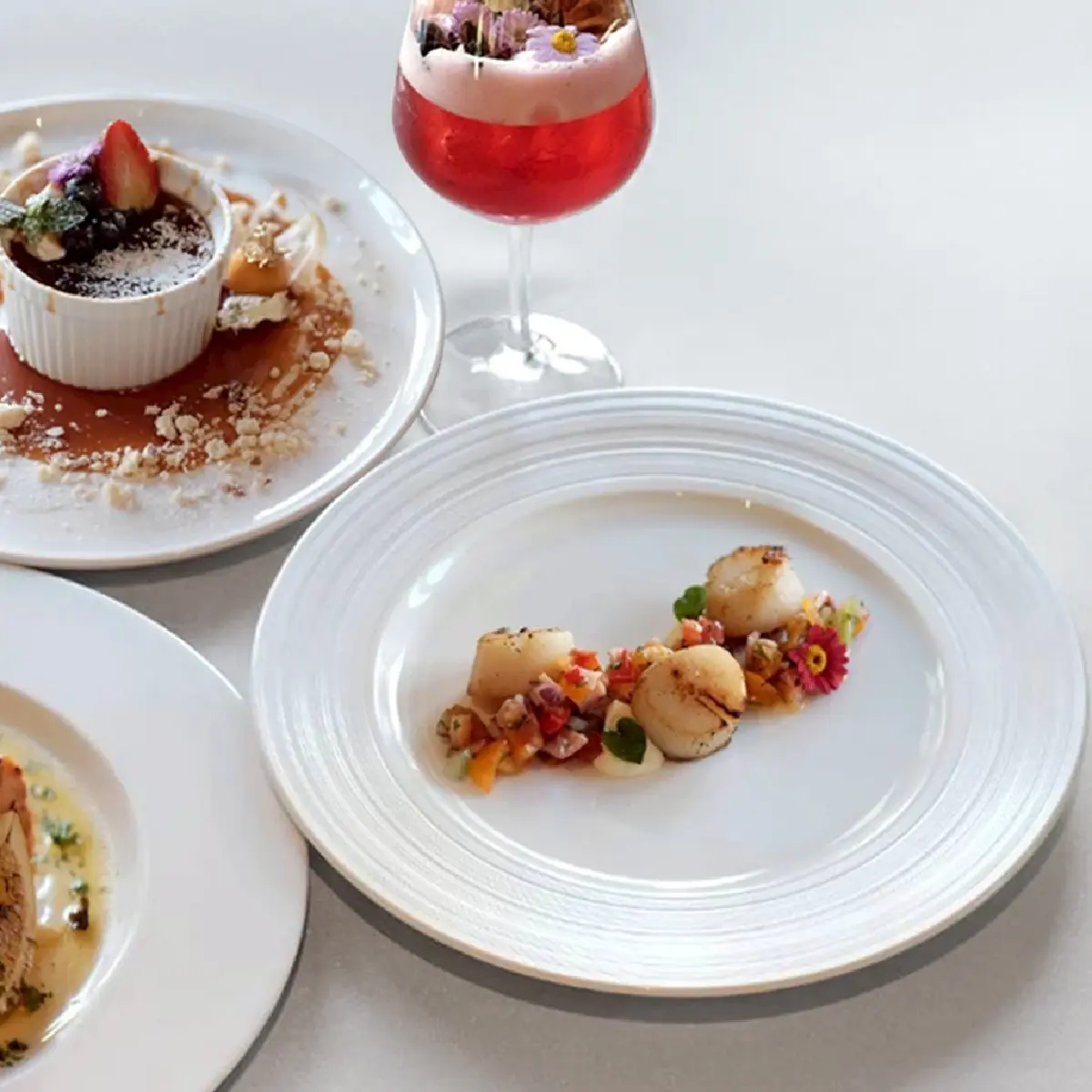 ชมพรมดอกไม้กลางหุบเขา 'ดอกบลูซัลเวีย' ที่ 'ทุ่งสิริสมัย'