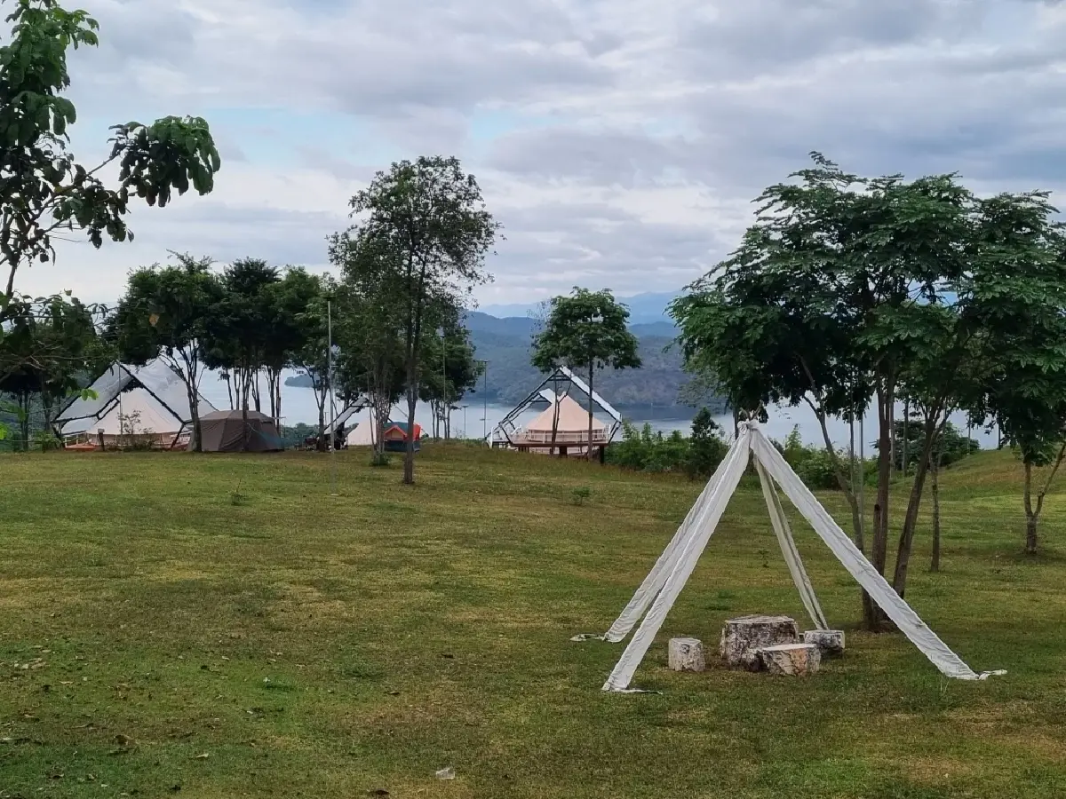 ออกไปใช้ชีวิตกลางแจ้งที่ ‘ฮิลล์ท็อป เอราวัณ’ กาญจนบุรี