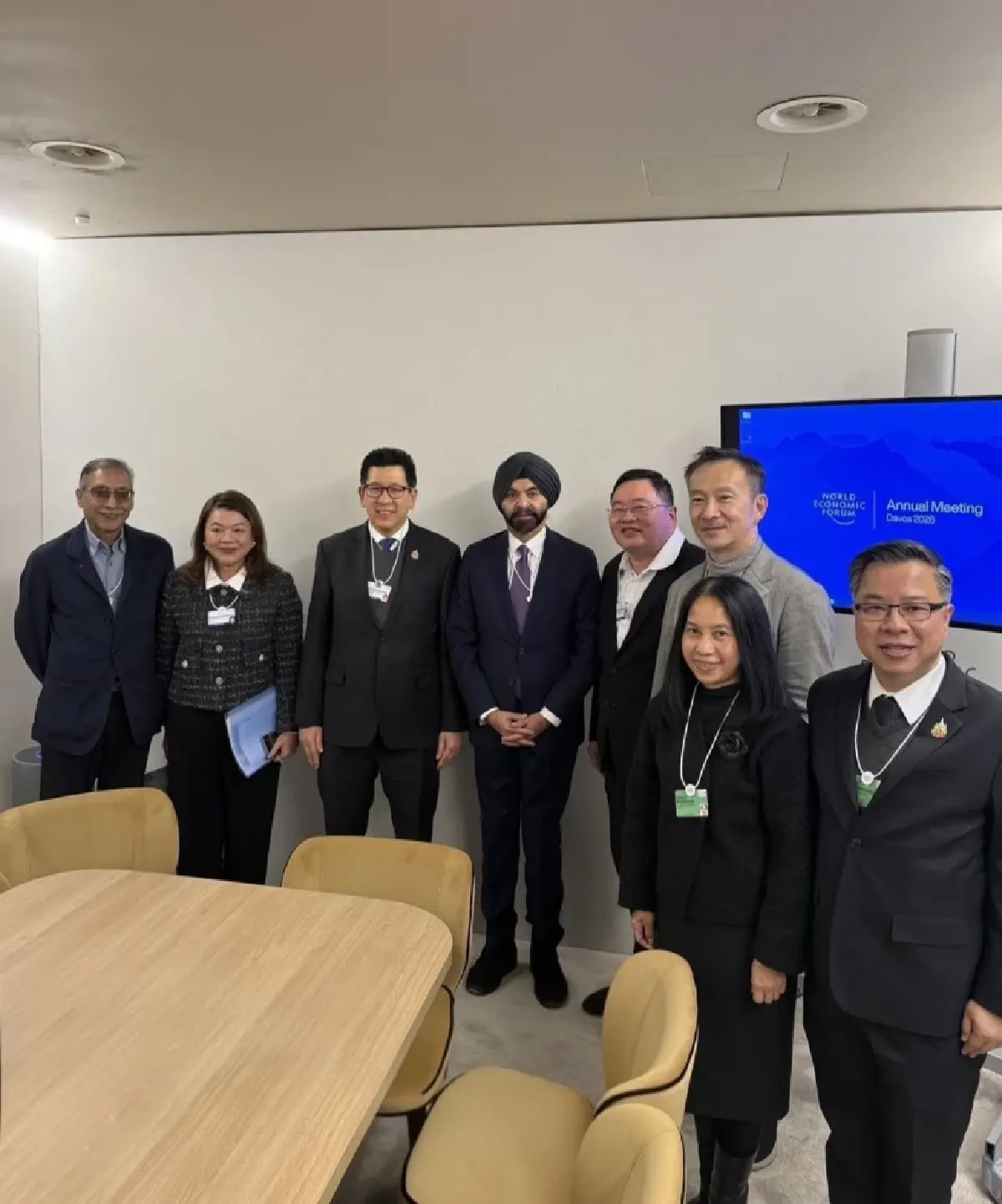 'เอกนิติ' เปิดภารกิจ 'ดาวอส' วันแรก นำทีมไทยแลนด์พบ 'บิ๊กเทคฯ-ธนาคารโลก'