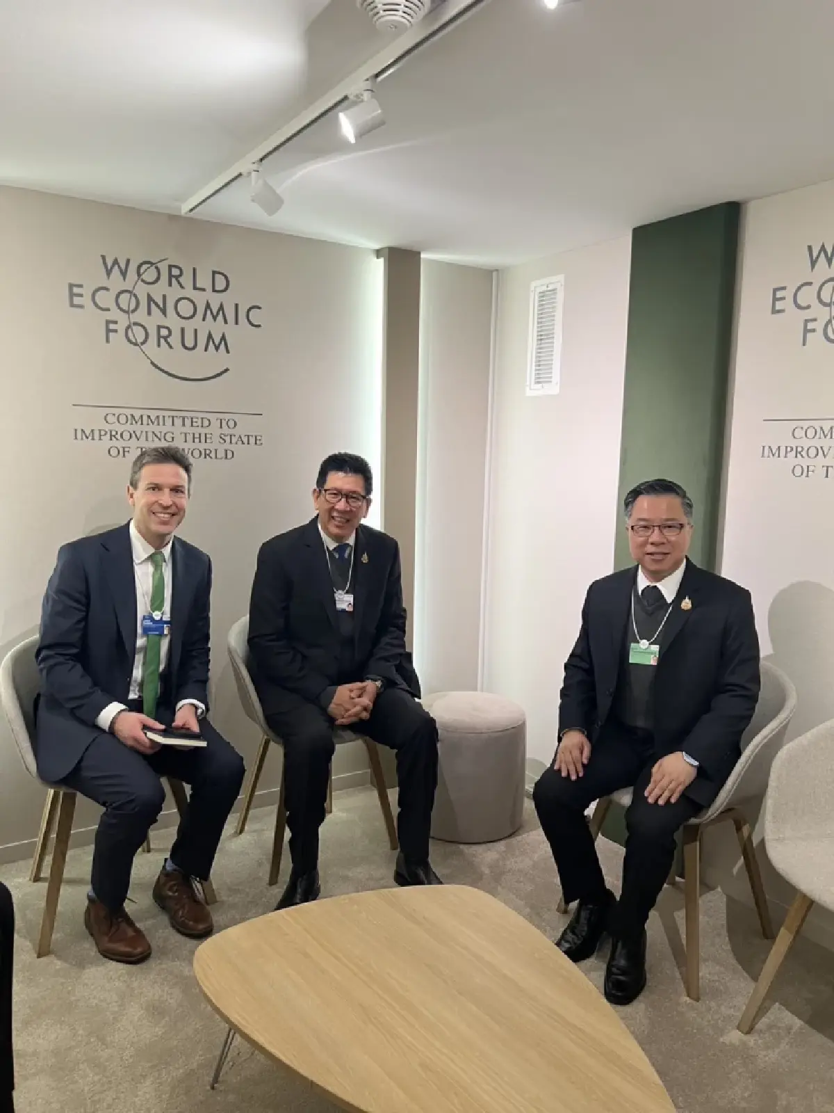 'เอกนิติ' เปิดภารกิจ 'ดาวอส' วันแรก นำทีมไทยแลนด์พบ 'บิ๊กเทคฯ-ธนาคารโลก'