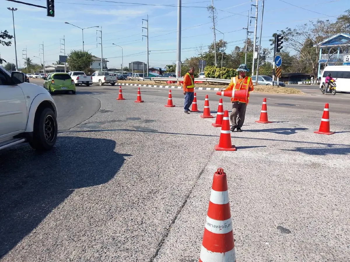 ถนนมิตรภาพ รถเริ่มติด ทะลักเข้ากรุงฯ ปิดจุดเลี้ยว กม.208 โคราช
