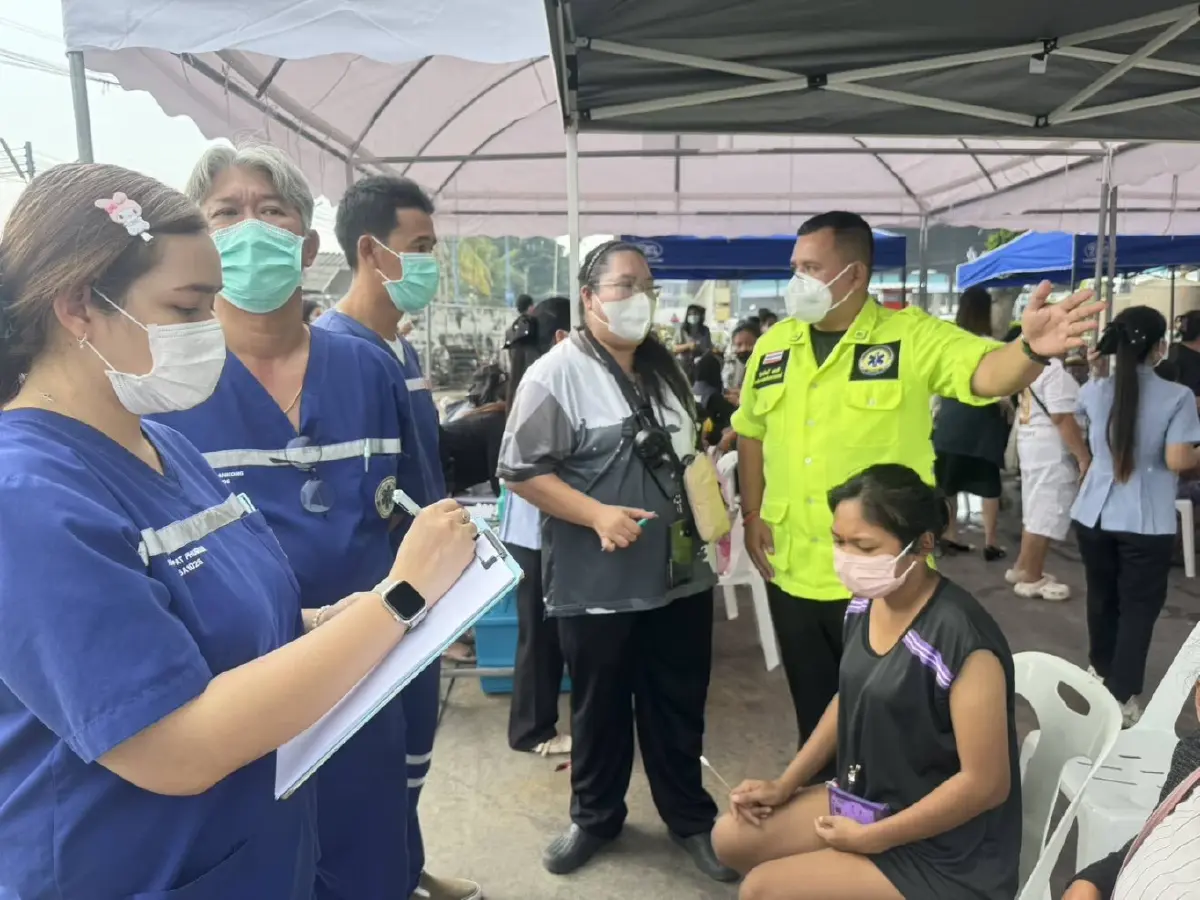 อพยพแล้ว สารเคมีรั่วไหล ตลาดคู่สร้าง สมุทรปราการ กลิ่นเหม็น แสบคอ