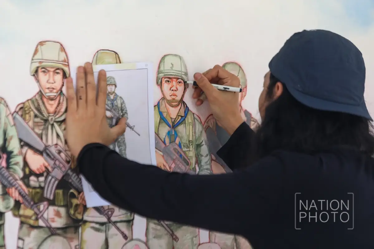 ตบหน้าด้วยความจริง! ตอบโต้ทางศิลปะ 'ย่าอุ้มหลาน - 46 ทหารกล้า'