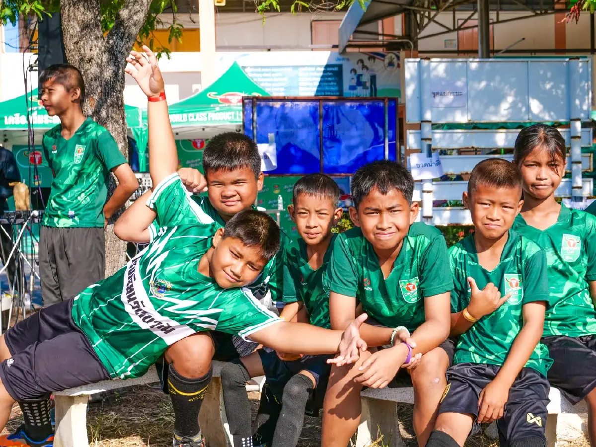 คาราบาว สานฝันนักเตะจิ๋ว! เปิด 'สนามแห่งโอกาส' ติวเข้มทักษะฟุตบอลเยาวชนบางปะกง