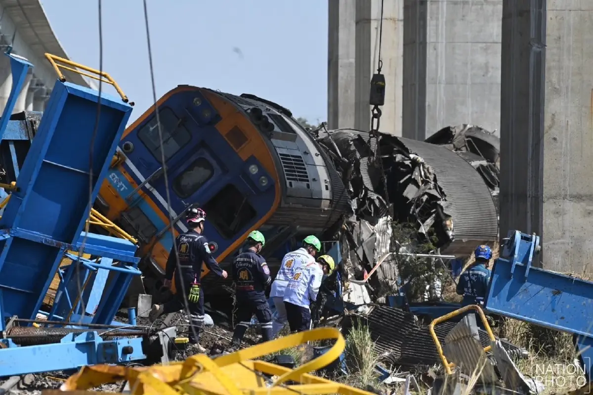 สรุปยอด เครนถล่มทับรถไฟสีคิ้ว ดับ 32 ศพ - ปิดศูนย์ปฏิบัติการฯ ค้นหา