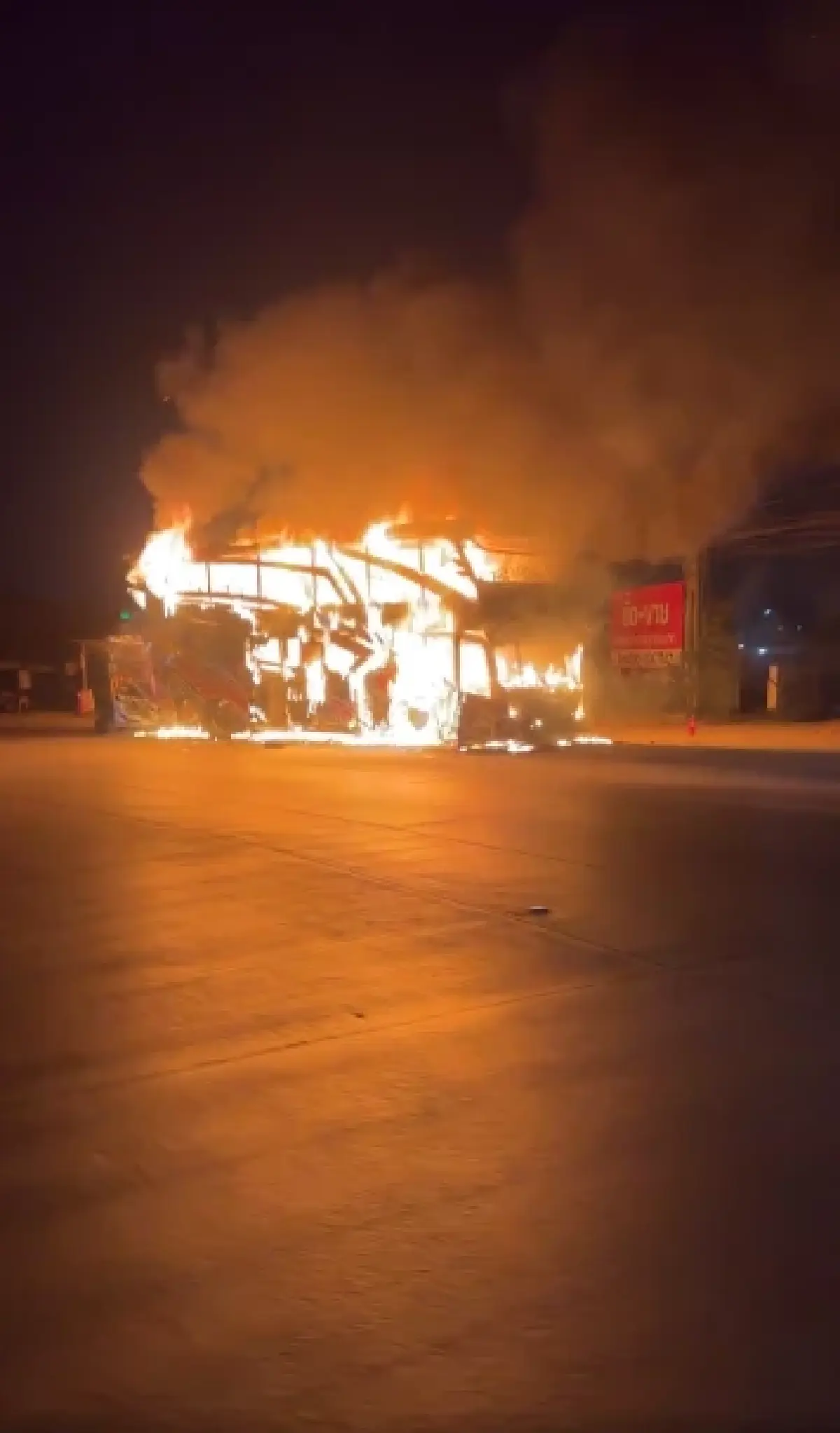 ด่วน! ไฟไหม้รถบัส วอดทั้งคัน ถนนสุขุมวิท (สายเก่า) จ.ฉะเชิงเทรา