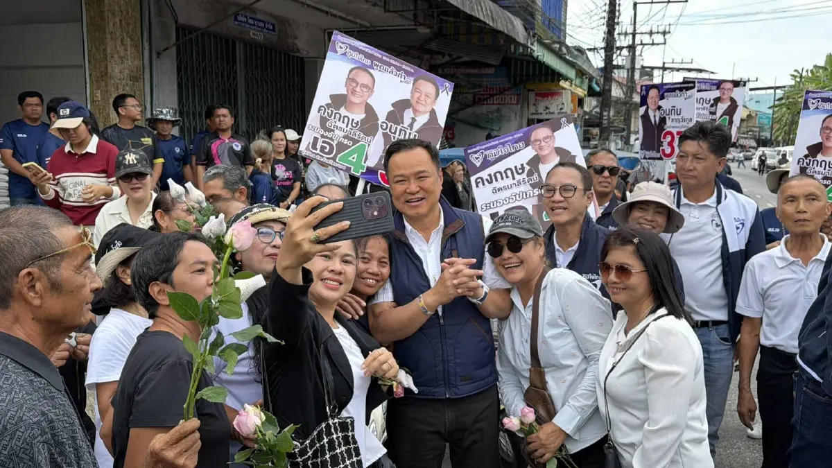 'อนุทิน' ช่วย 'คงกฤษ' หาเสียงระนอง  ชู 'คนละครึ่งพลัส–แลนด์บริดจ์'