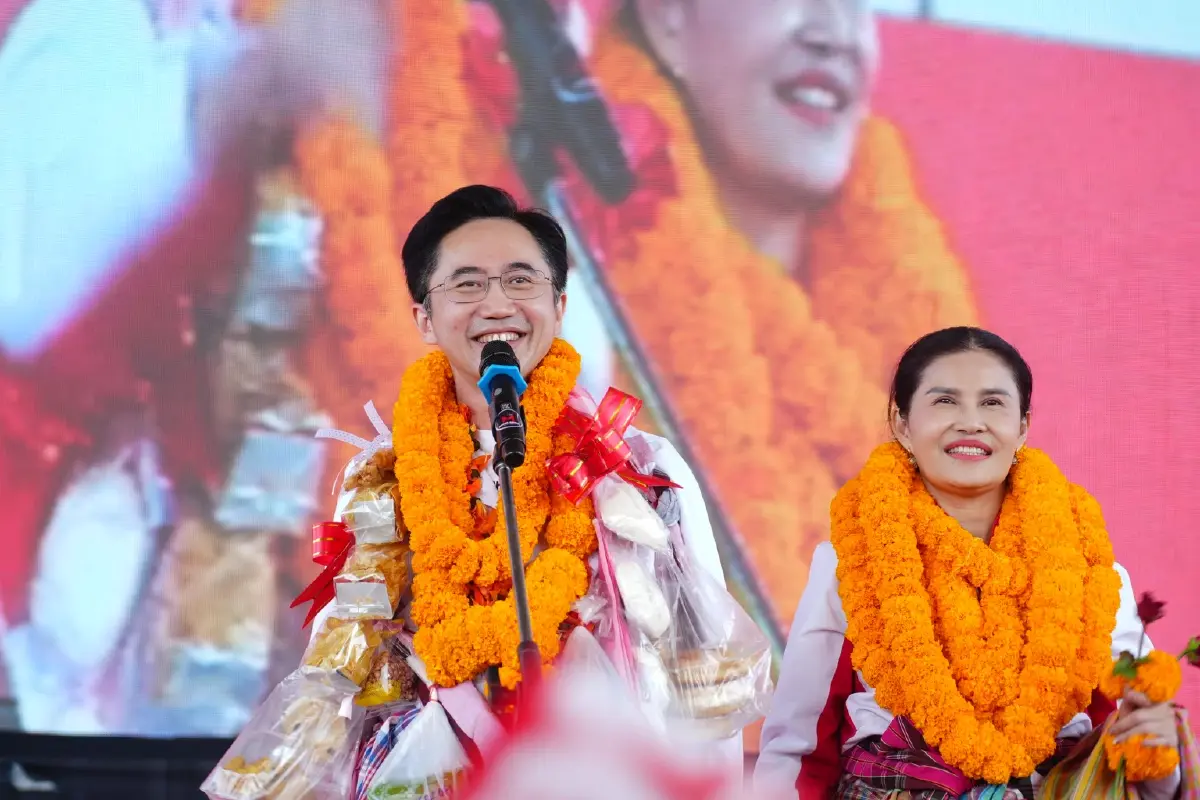 ‘ยศชนัน’ ปราศรัยโคราชถึงถิ่น ‘โกศล’ ย้ำแจกเงินล้าน ปราบทุนเทา