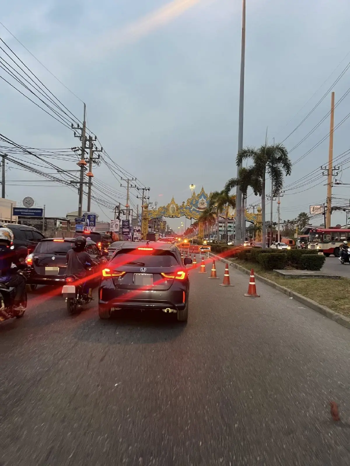 คนสมุทรปราการ เช็กเส้นทาง รถติดแล้ว ถนนแพรกษา มีซ่อมถนน เลนขวา