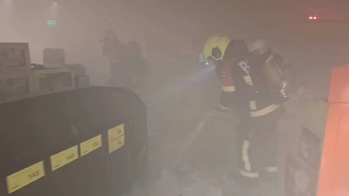 ระทึก ไฟไหม้ห้างดัง ซ.กรุงเทพนนท์ 12 ต้นเพลิงจากตู้แช่ ก่อนลุกลาม