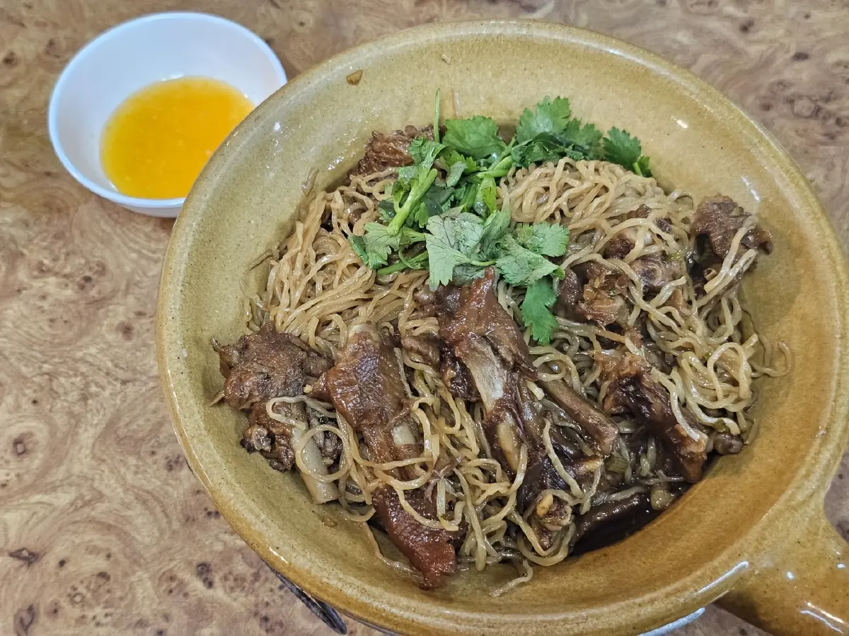 ‘ยิ่งกี่เป็ดย่างฮ่องกง’ อร่อยมาเกือบ 30 ปี มีดีกว่า ‘เป็ดย่าง’