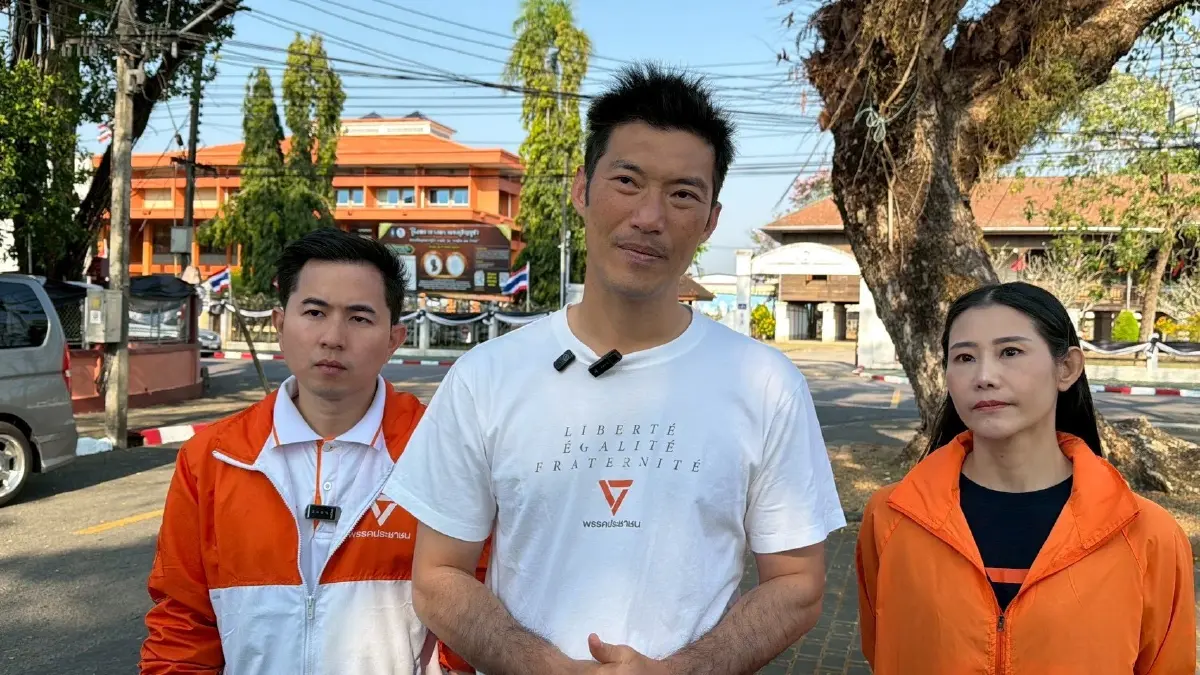 'ธนาธร' ปลุกคนตราด กา ปชน. ลั่นหนนี้ 'ส้ม' แข่ง 'ภท.' ตั้งรัฐบาล