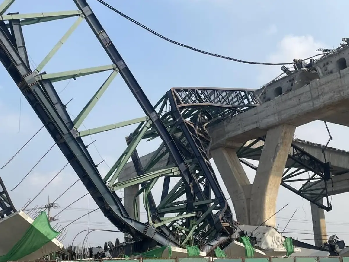 ด่วน! เครนถล่มพระราม 2 สมุทรสาคร ทับเกาะกลางใกล้สะพานท่าจีน ดับ 2