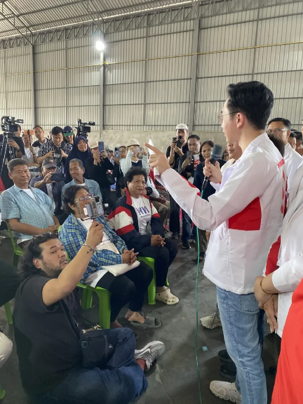 ‘ยศชนัน’ นำ พท.ฟังปัญหาเกษตรกร ชูปราบยาเสพติดให้หมดแผ่นดิน